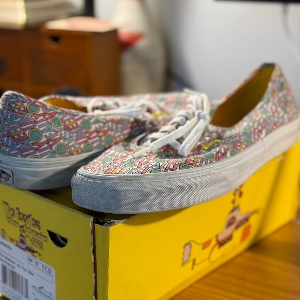 WORN-MENS 11-VANS AUTHENTIC THE BEATLES - YELLOW SUBMARINE ALL YOU NEED IS LOVE